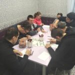 В отделении социальной реабилитации, абилитации инвалидов 23 февраля, в день праздника Дня защитника Отечества, прошел мастер-класс по изготовлению оригинальной открытки
